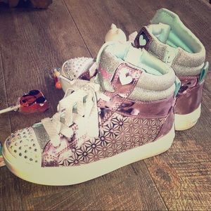 Skechers Twinkle Toes Girl’s Light-up Sneakers